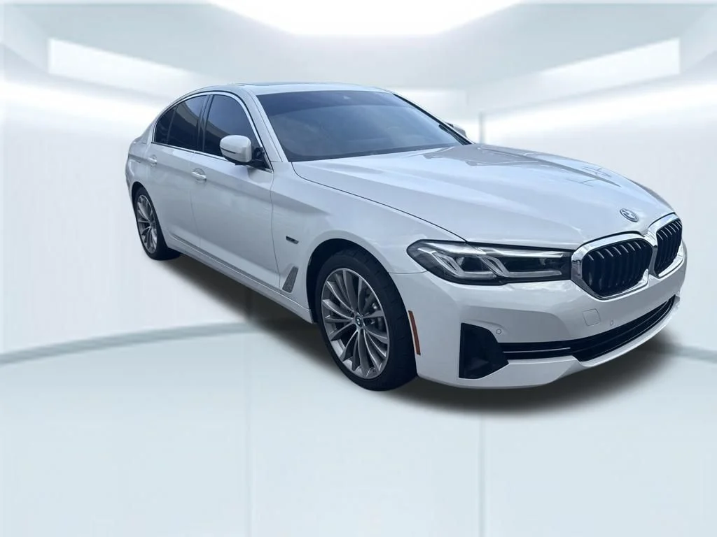 Used 2022 White BMW 530e iPerformance image 2