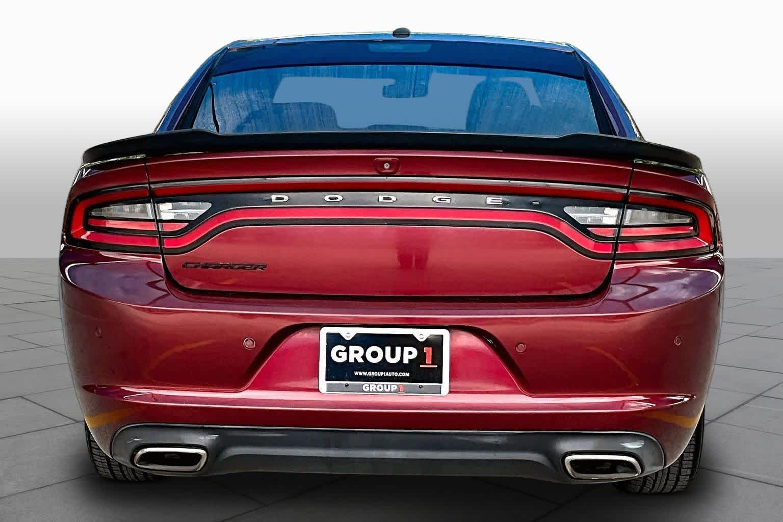 Used 2019 Octane Red Pearlcoat Dodge SXT image 5