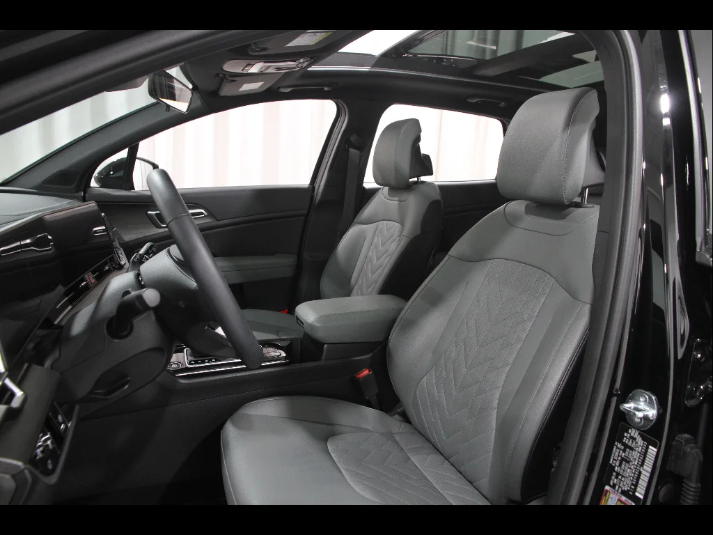 Used 2024 Black Kia X-Line image 5