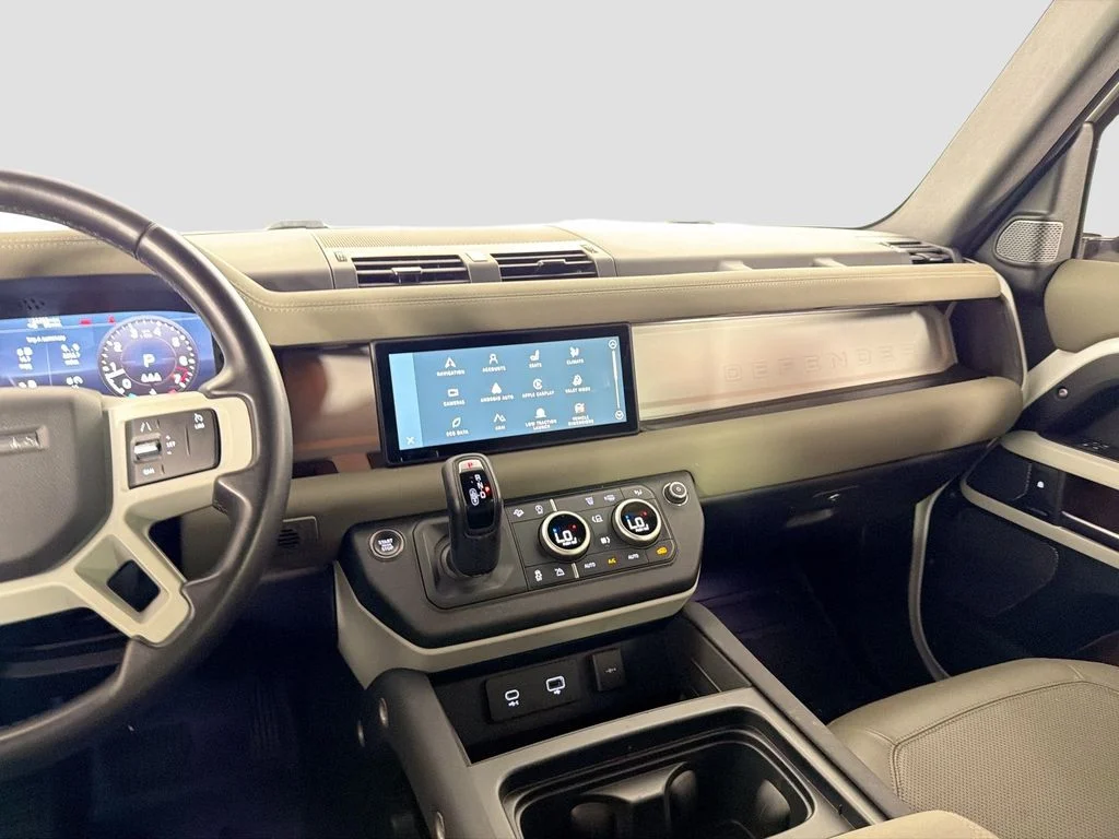 Certified Used 2023 White Land Rover S image 24