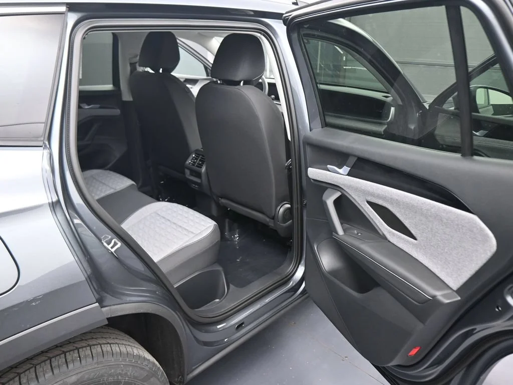 Used 2026  Volkswagen S image 41