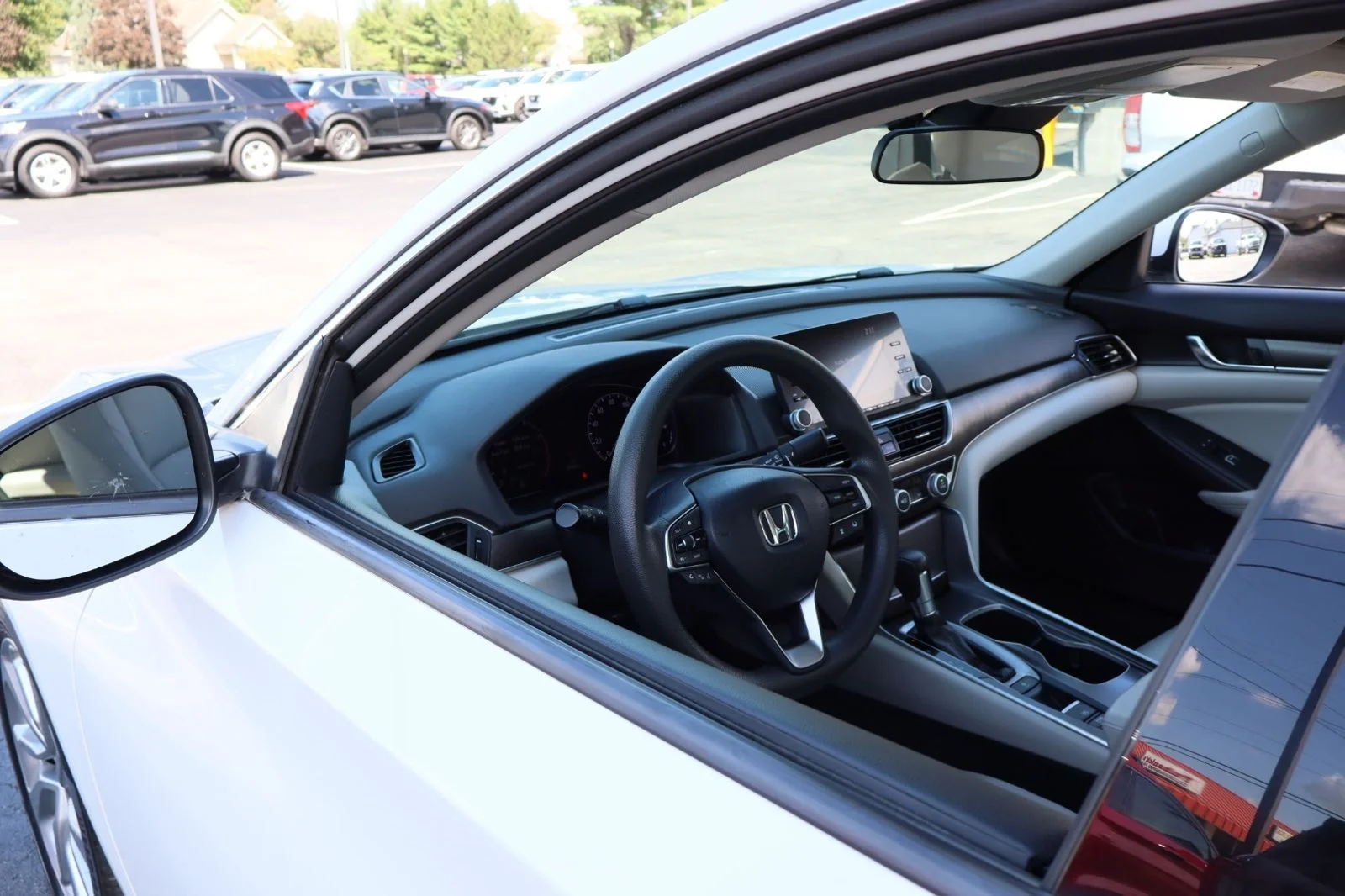 Used 2018 White Honda LX image 11