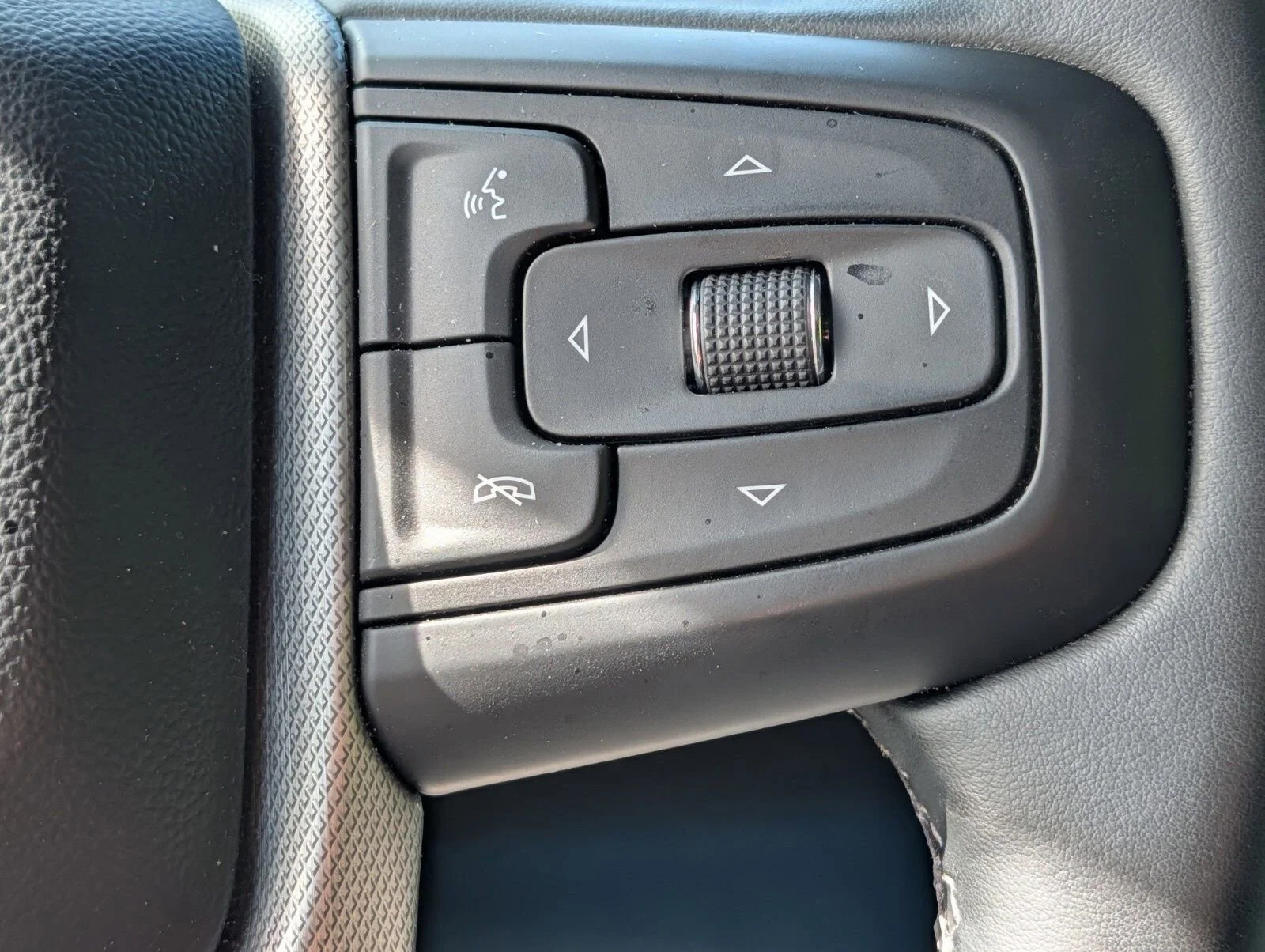 Used 2024 Onyx Black GMC Denali image 35