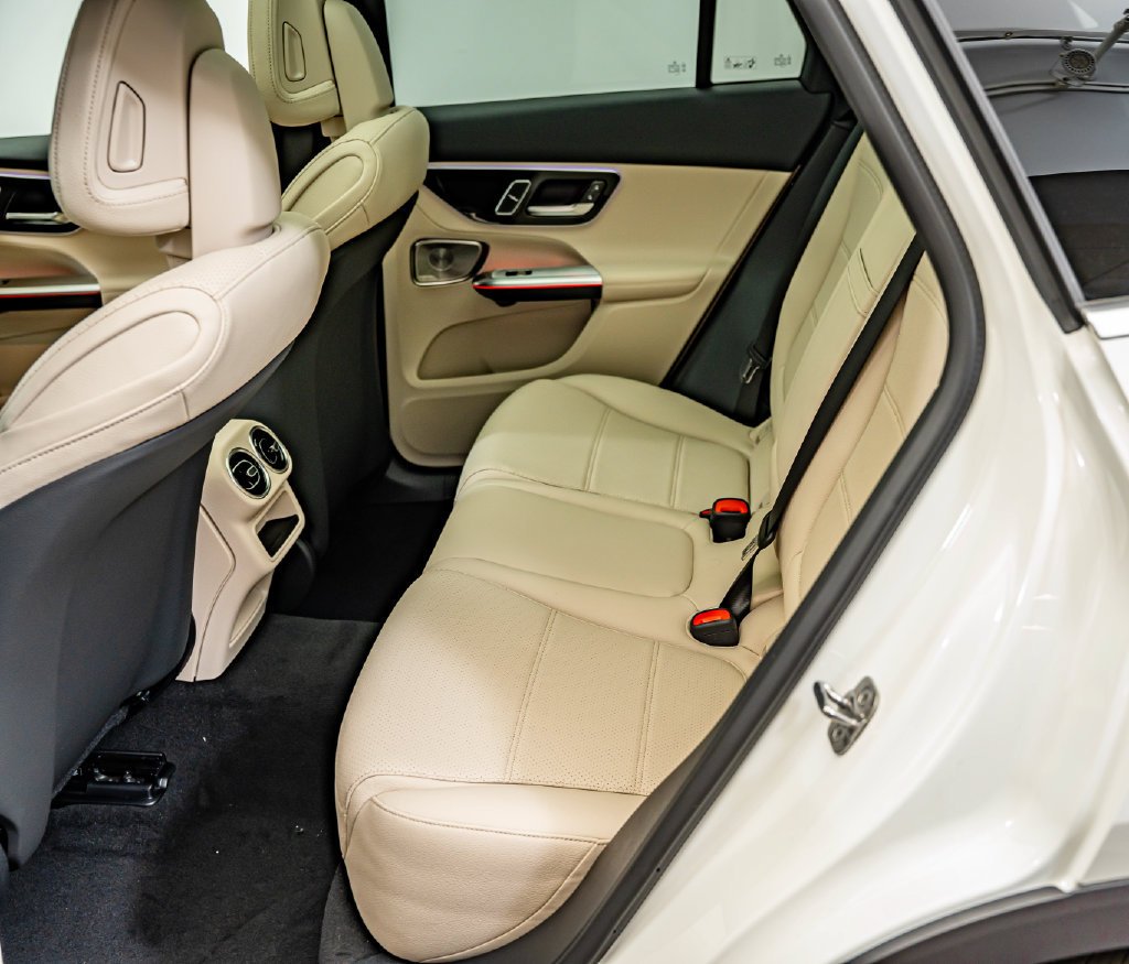 New 2027 Polar White Mercedes-Benz GLC 300 image 37