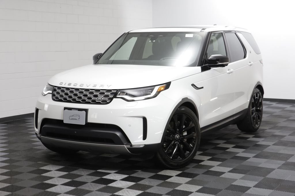 2026 Land Rover Discovery P300 S's photo