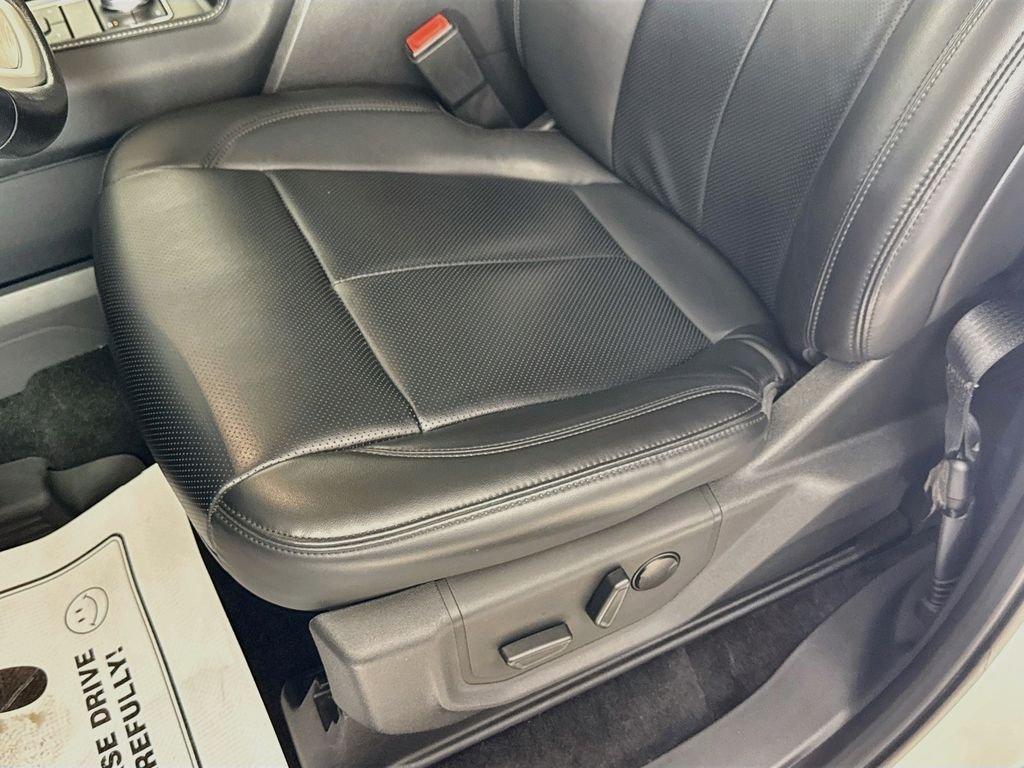 Used 2023 Star White Metallic Tri-Coat Ford XLT image 19