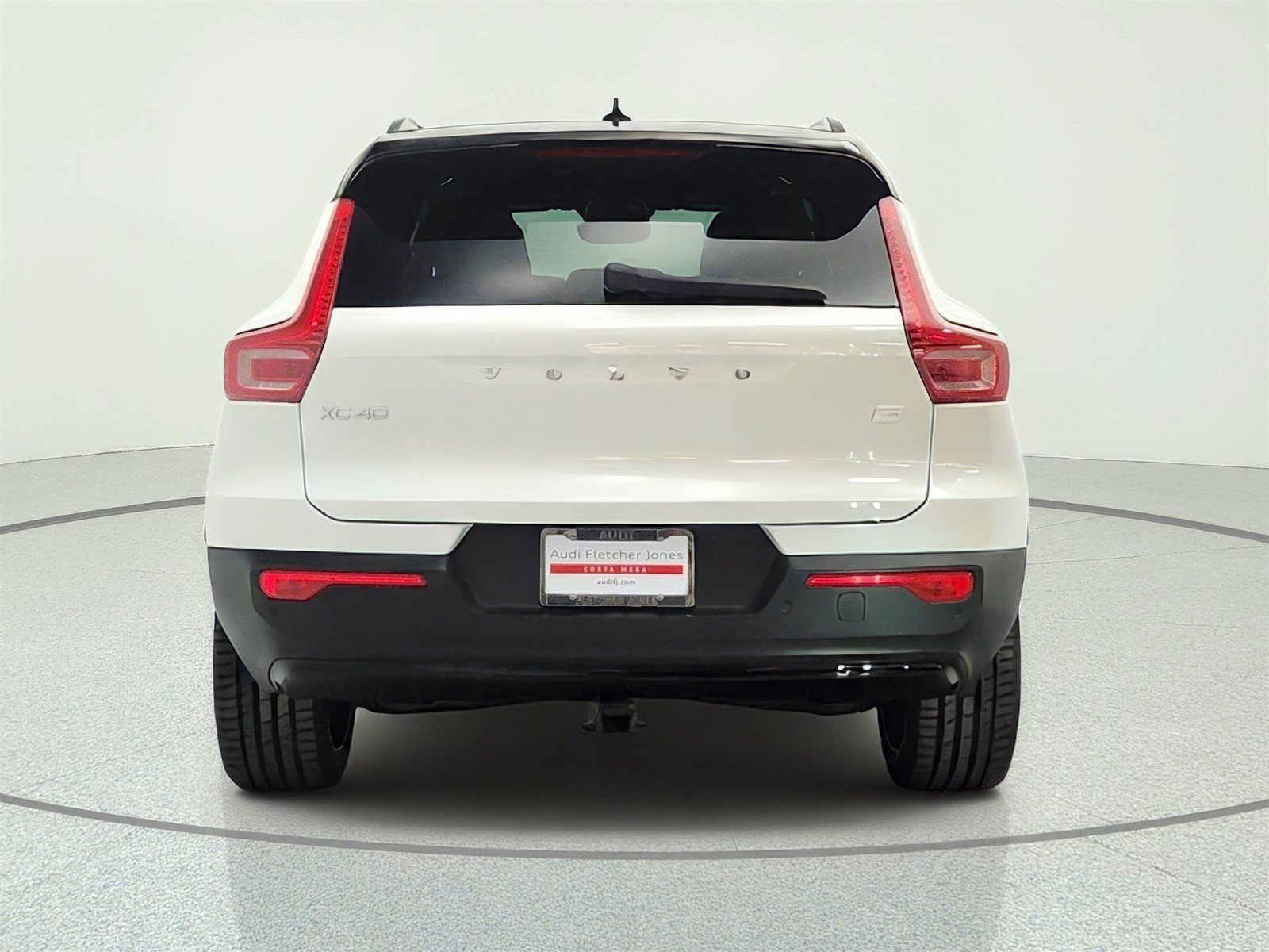 Used 2023 Crystal White Metallic Volvo Ultimate image 6