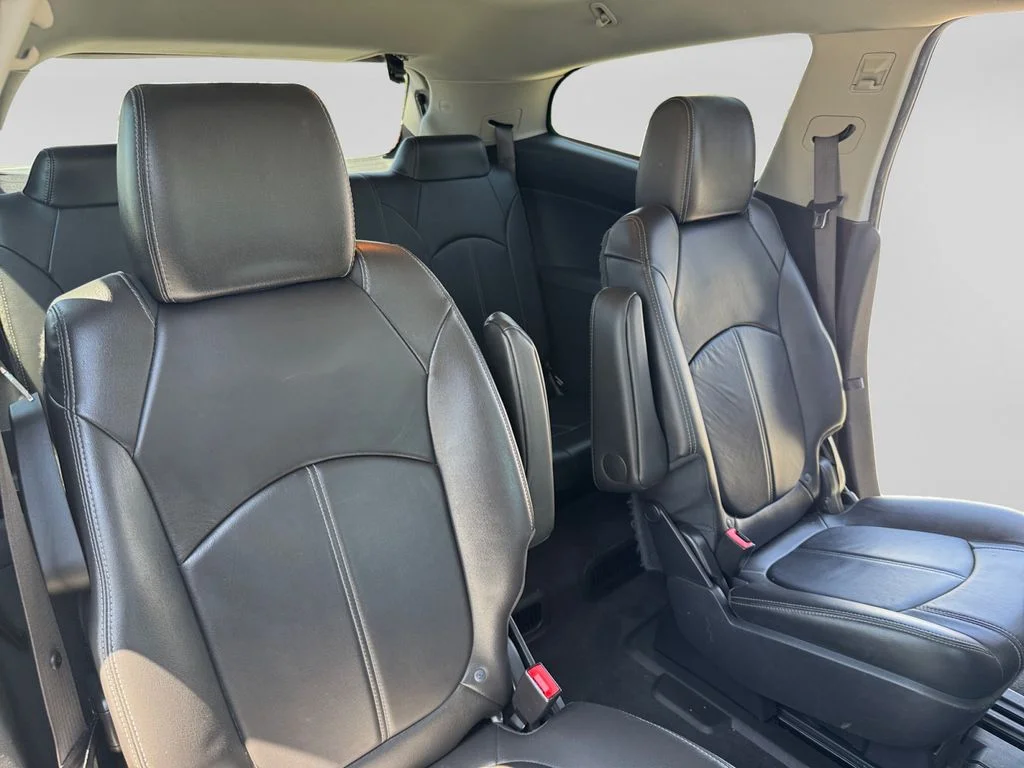 Used 2015 Gold Chevrolet 2LT image 21