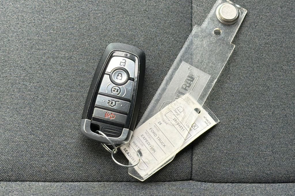 Used 2025 Oxford White Ford Active image 11