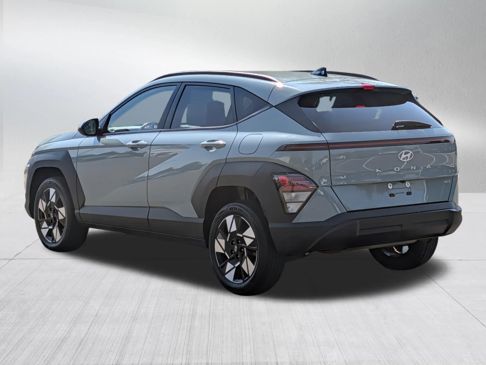 Used 2025 Mirage Green Hyundai SEL image 5