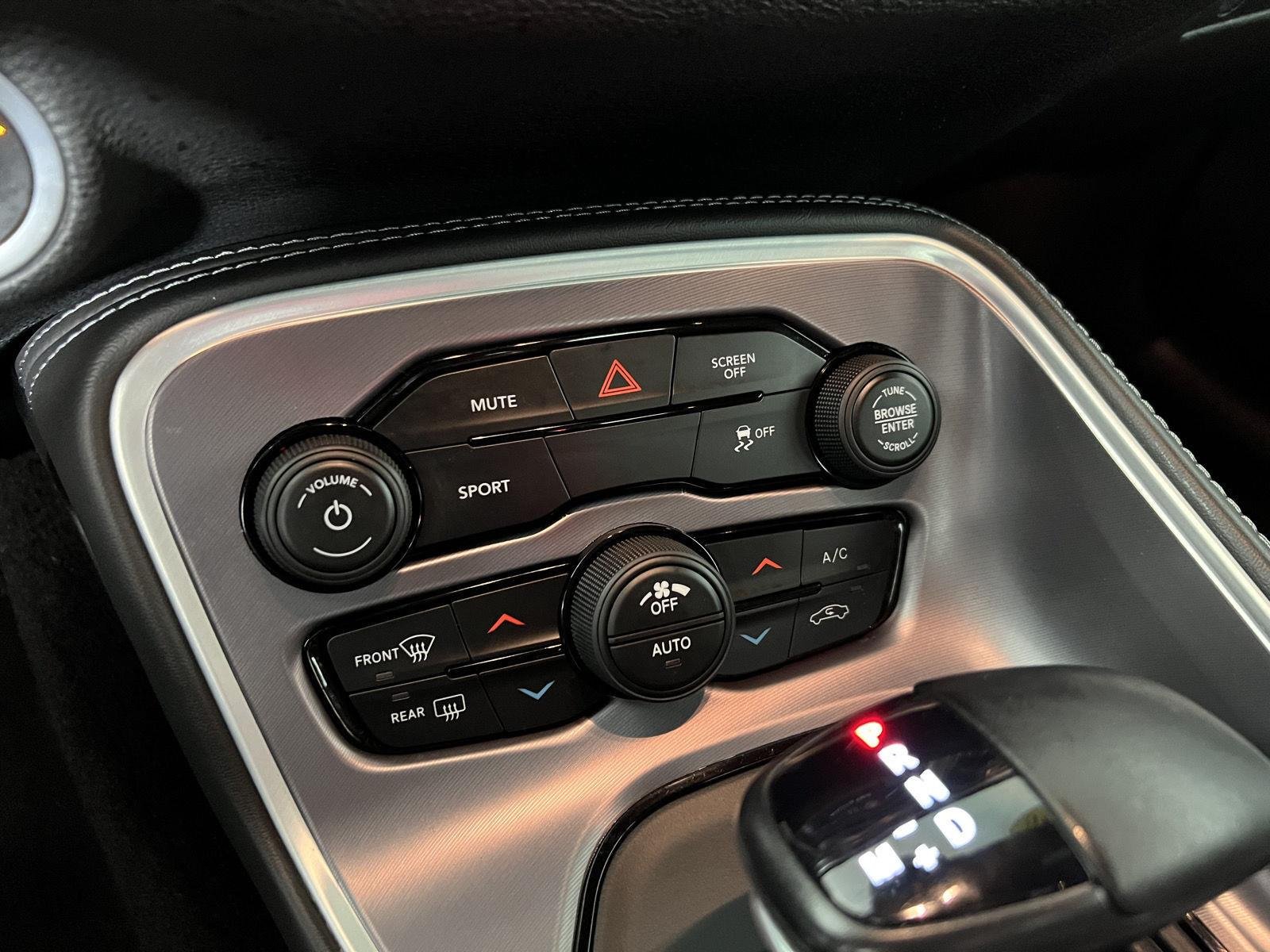 Used 2020 Octane Red Pearlcoat Dodge SXT image 8