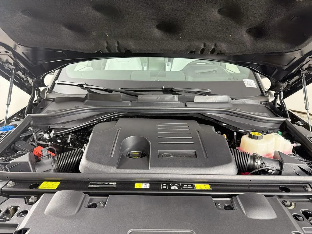 New 2026 Santorini Black Land Rover SE image 32