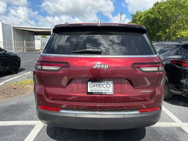 Used 2023 Red Jeep Laredo image 6