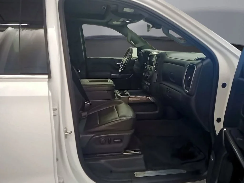 Used 2019 Iridescent Pearl Tricoat Chevrolet LTZ image 11