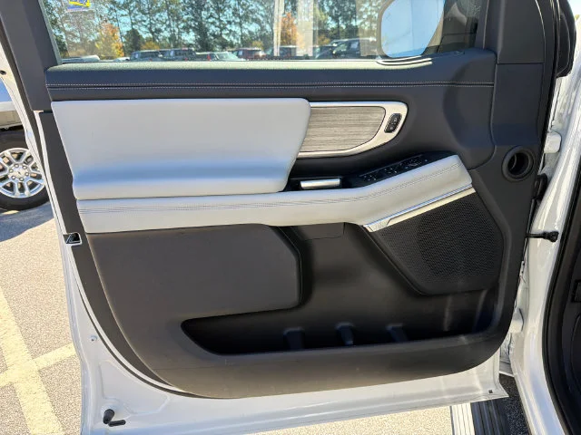 Used 2025 White Ford Platinum MAX image 10