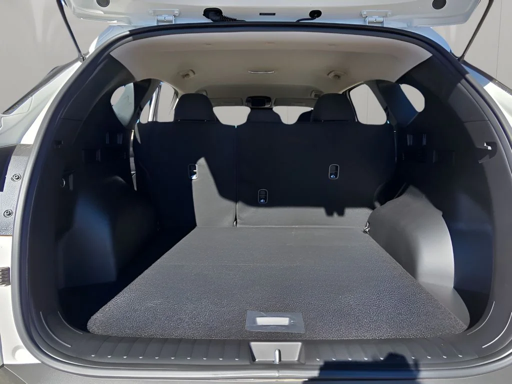 Used 2026 Serenity White Pearl Hyundai SE image 26
