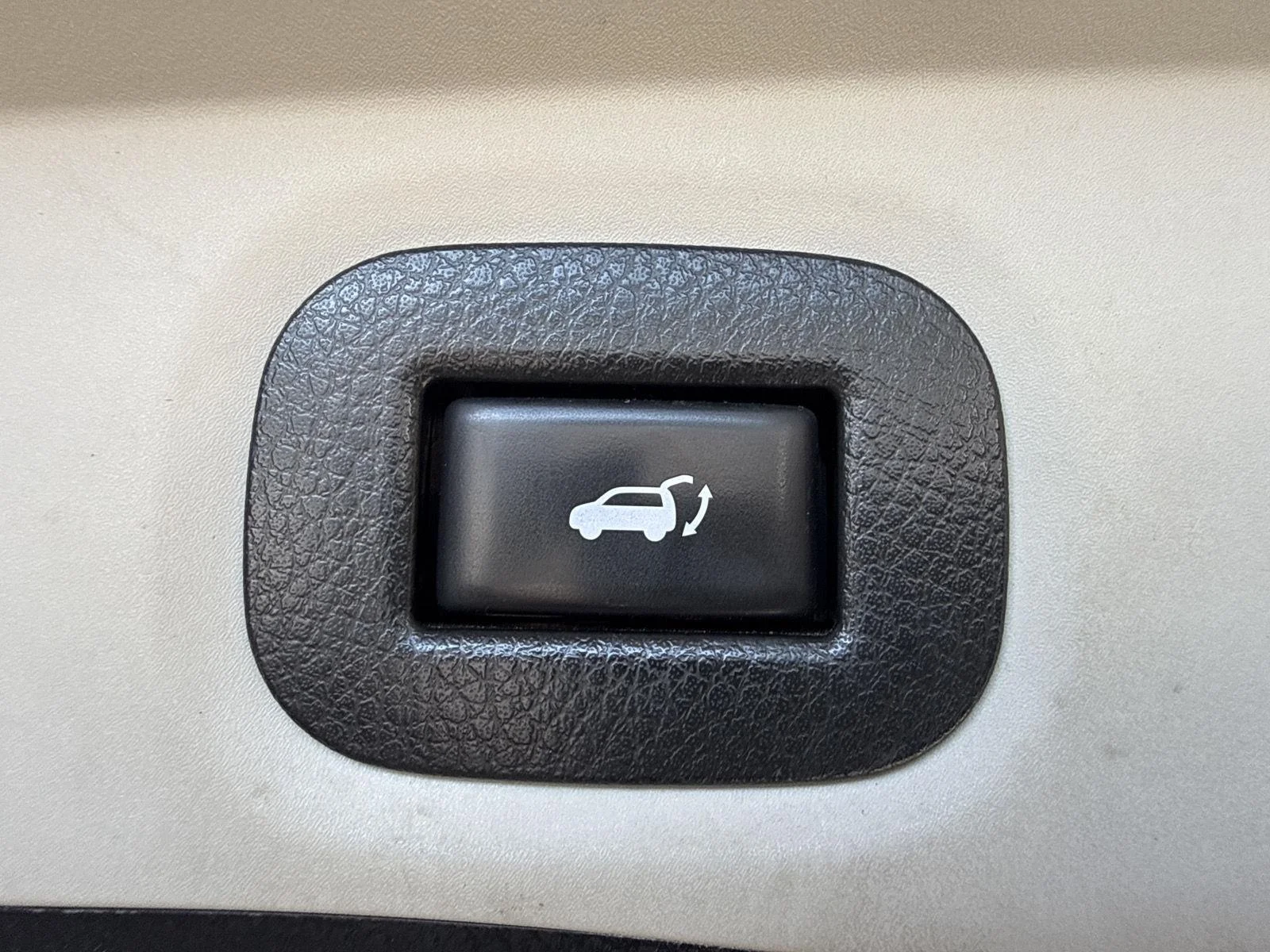Used 2018 Gun Metallic Nissan SV image 8