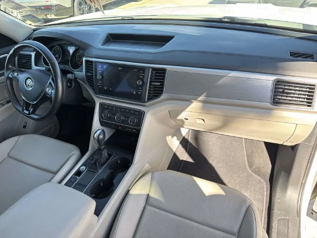 Used 2018 White Volkswagen 3.6L V6 SE image 27