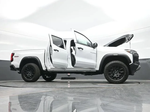 New 2026 Summit White Chevrolet Trail Boss image 21