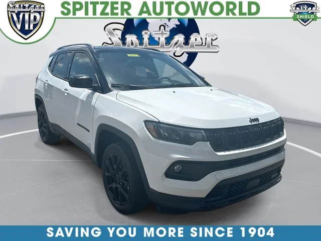 Used 2023 White Jeep Latitude image 1