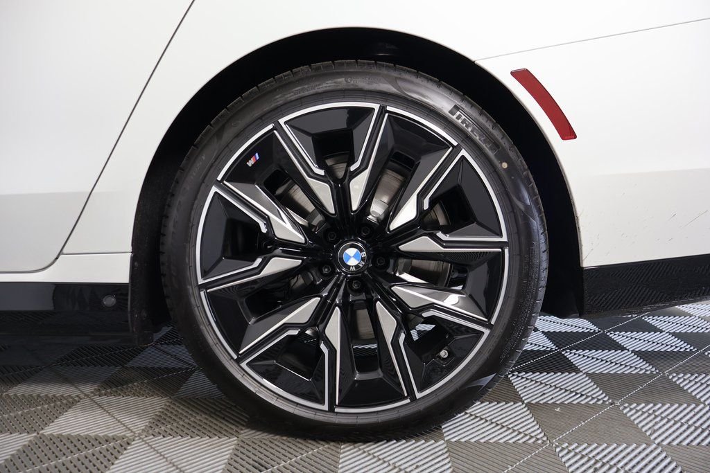 2026 BMW i7 M70 - Photo 10