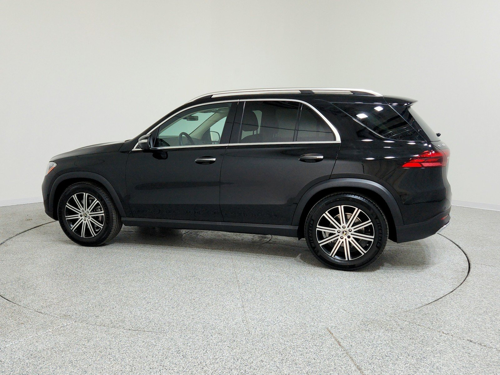 Certified Used 2025 Black Mercedes-Benz GLE 350 image 12