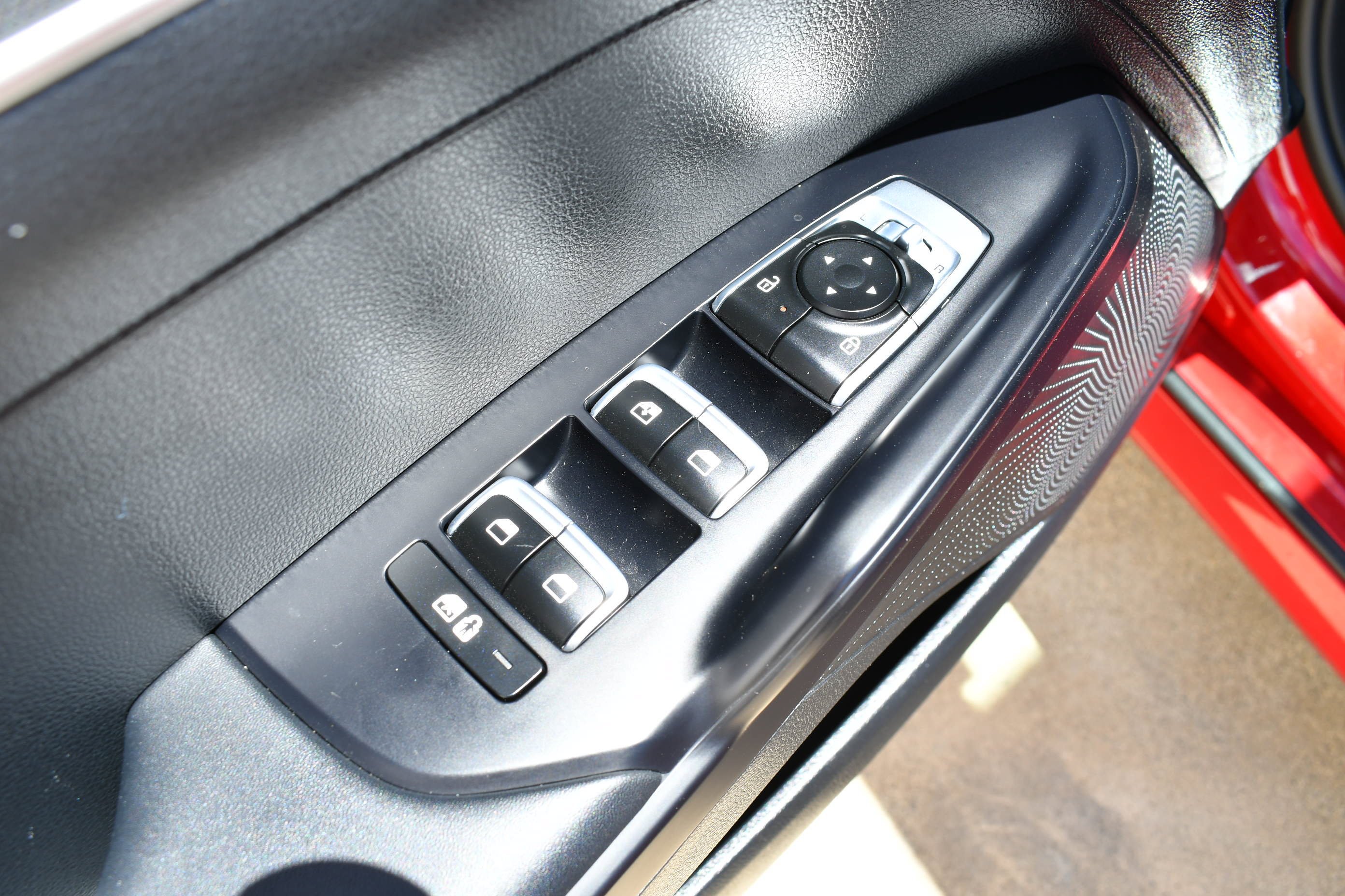 2025 Kia K5 LXS - Photo 11