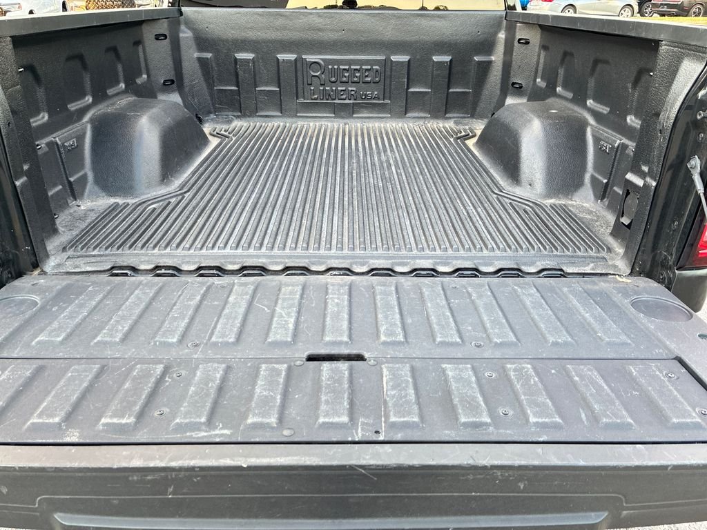 Used 2025 Black GMC SLT image 23