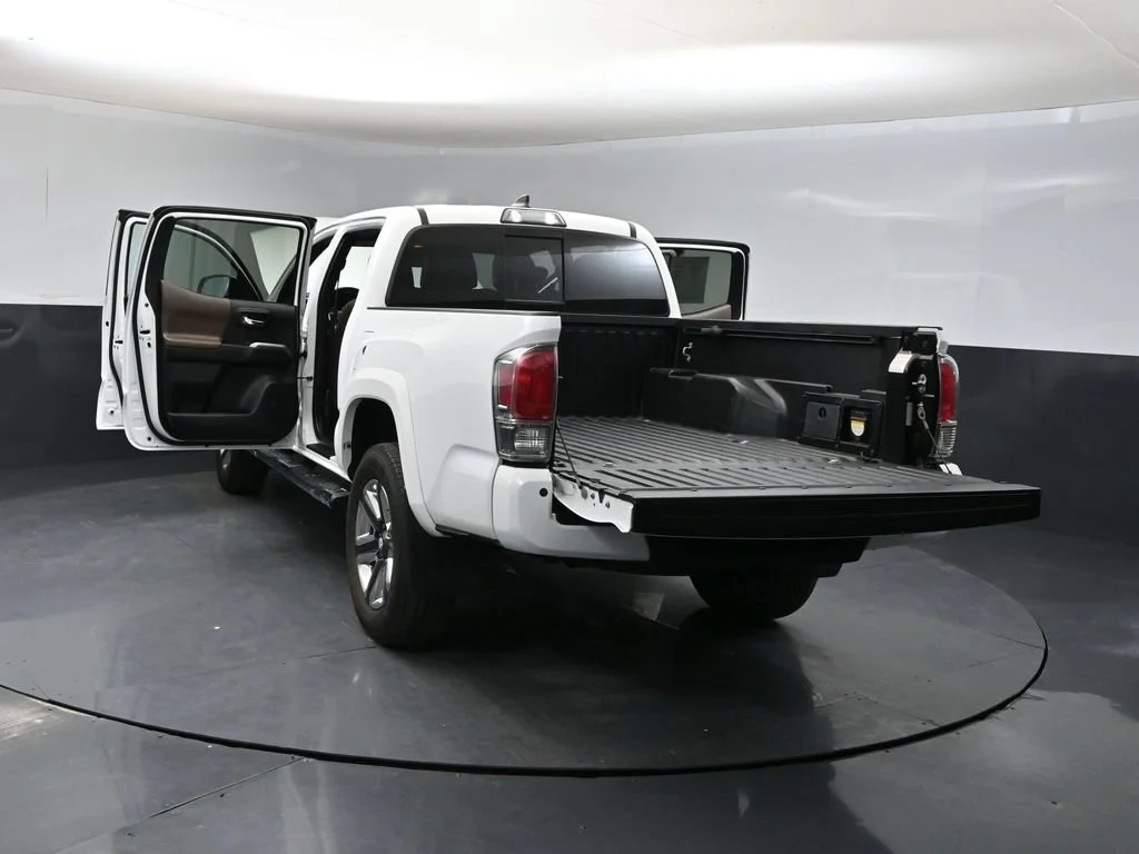 Used 2018 Super White Toyota Limited image 39