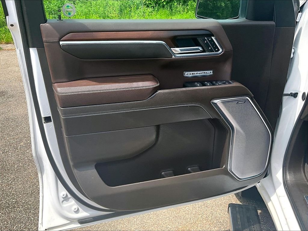 Used 2024 White GMC Denali image 9