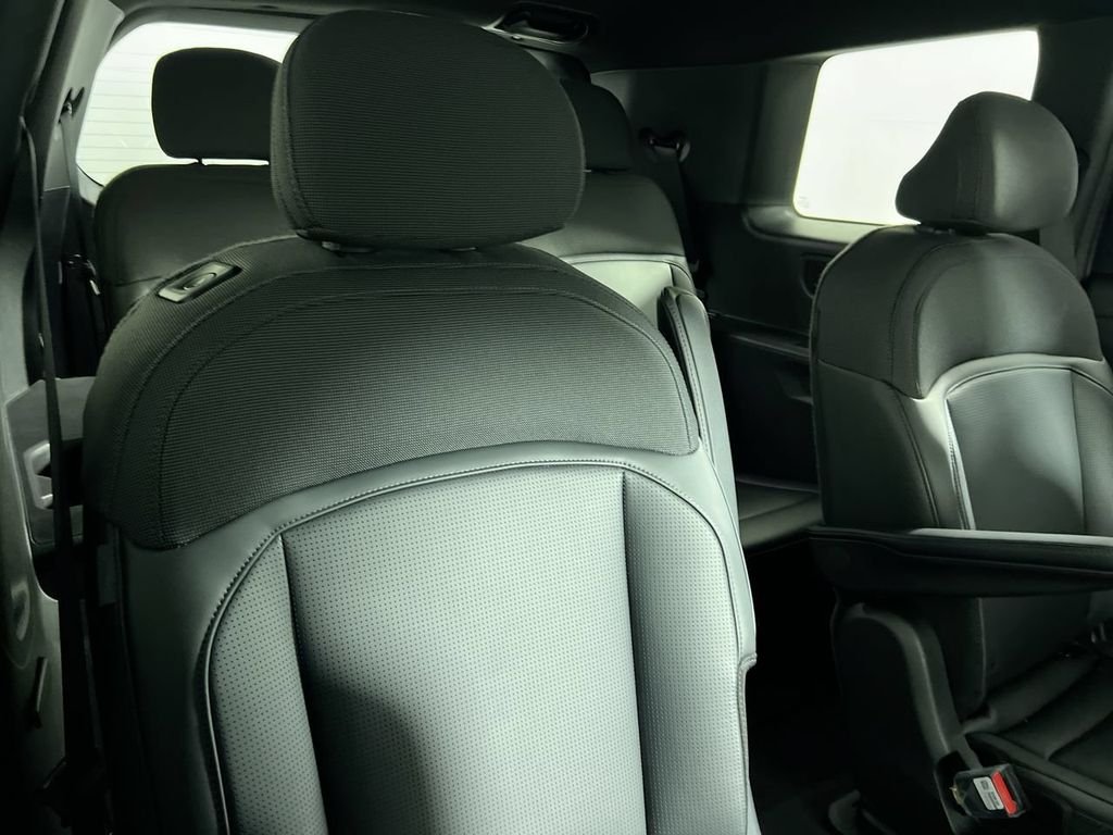 New 2027 Ebony Black Kia S image 31