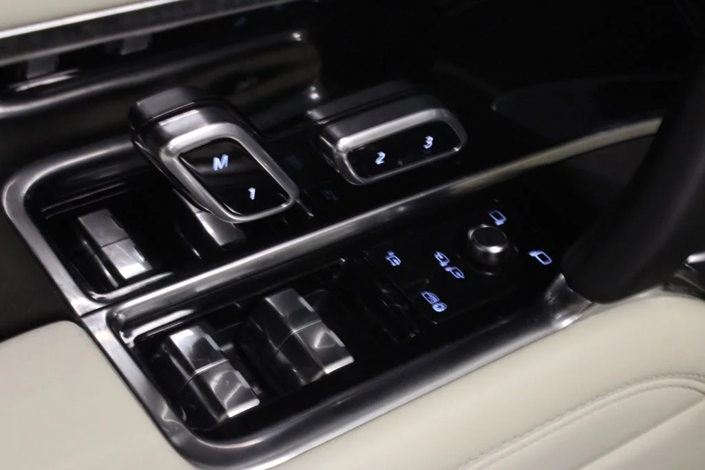 Certified Used 2025 Black Land Rover SE image 20