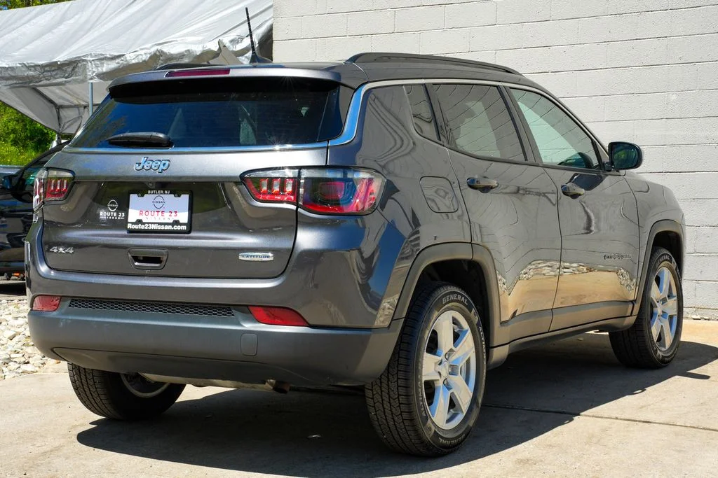 Used 2022 Gray Jeep Latitude image 7