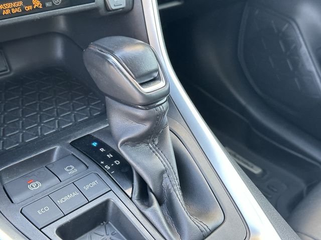 Used 2020 Black Toyota XLE Premium image 22