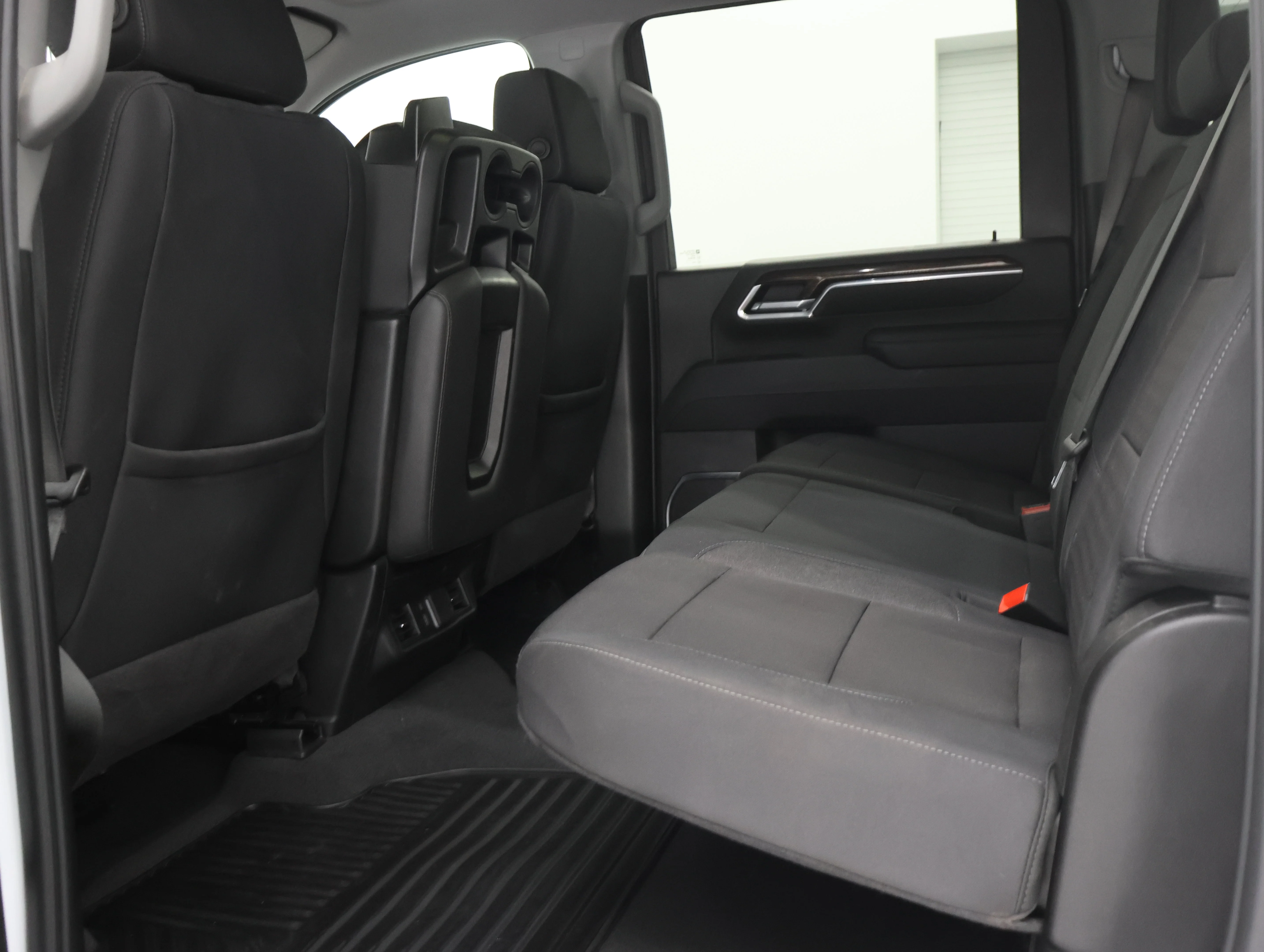 Used 2025 Summit White GMC SLE image 8