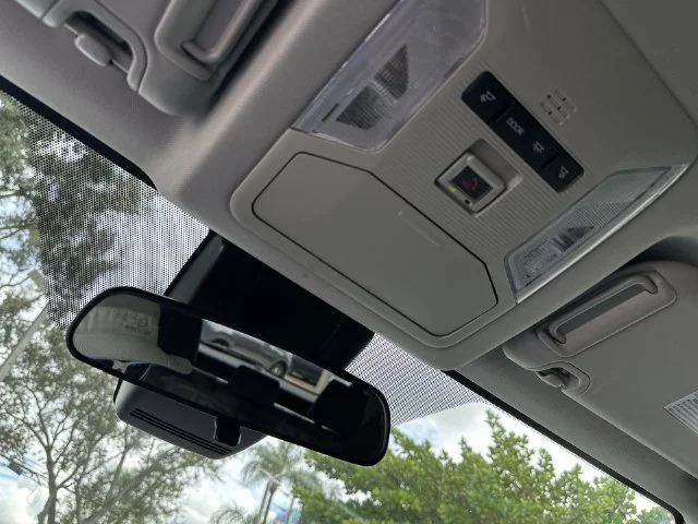 2025 Toyota RAV4 XLE - Photo 22