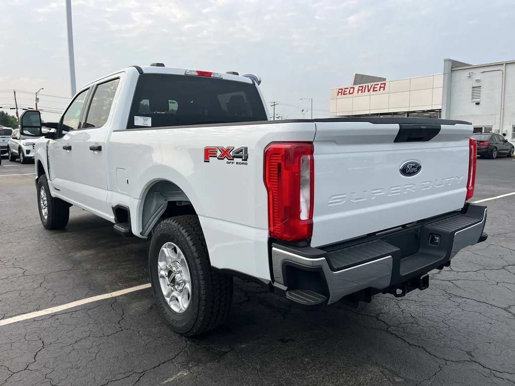New 2026 Oxford White Ford F-250® XLT image 7