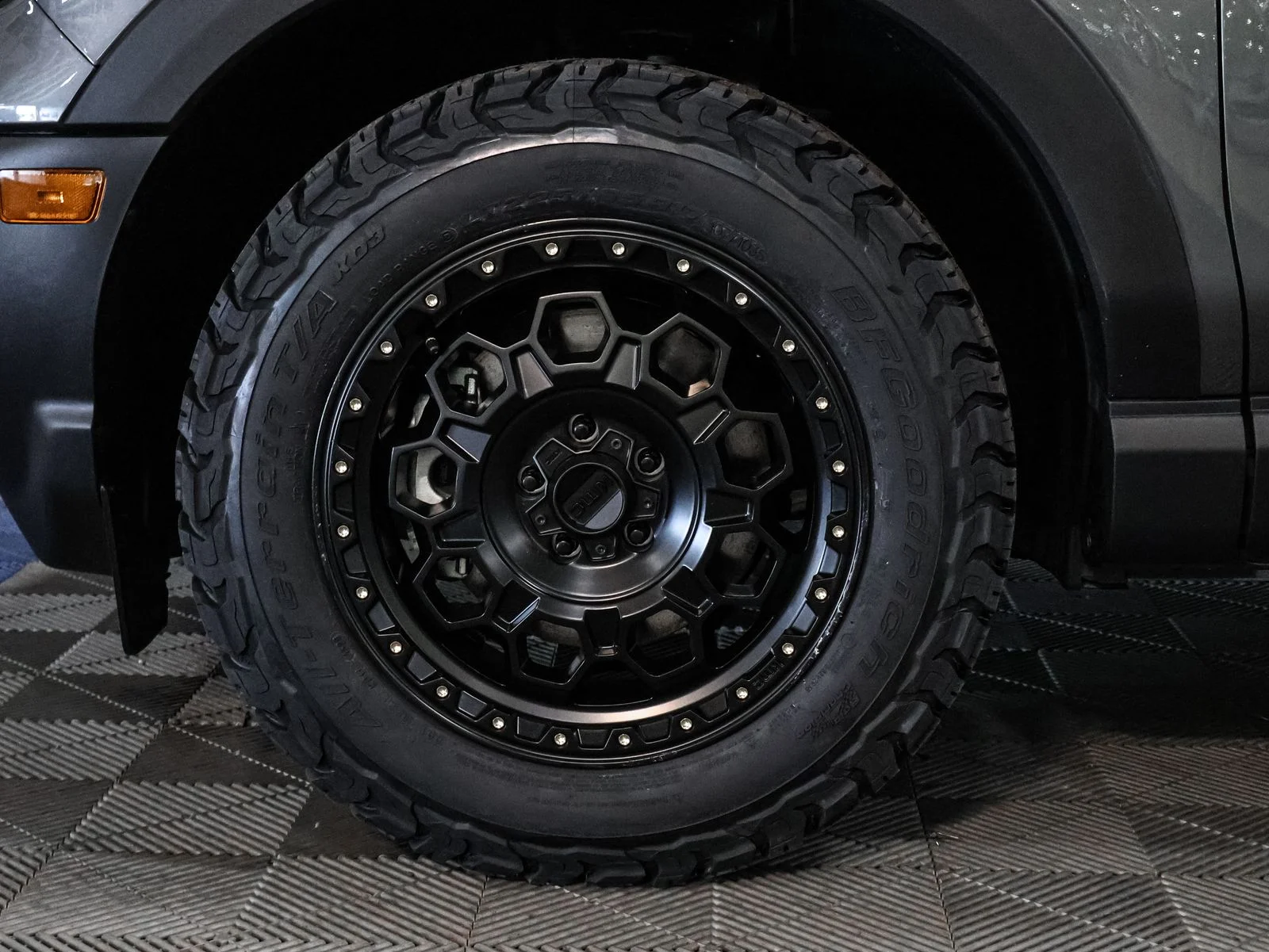 New 2026 Carbonized Gray Metallic Ford Outer Banks® image 17