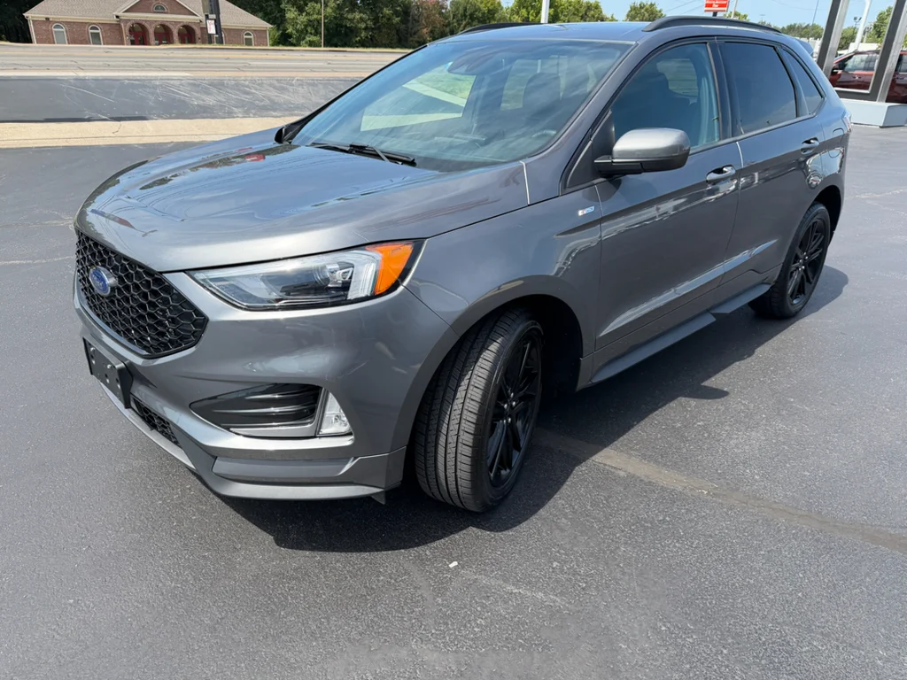 Used 2024 Gray Ford ST-Line image 2