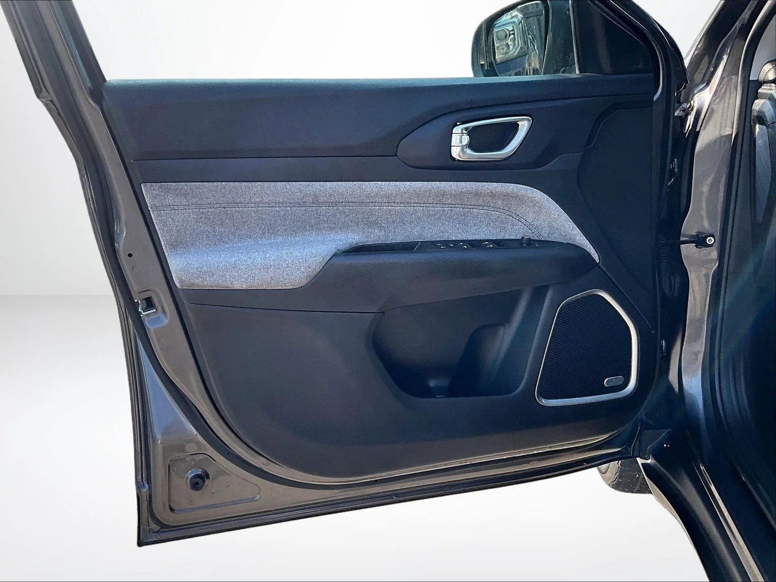 Used 2022 Gray Jeep Latitude image 21