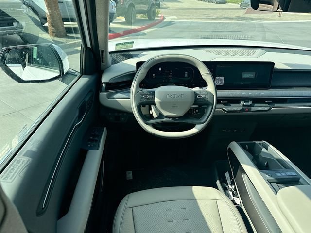 New 2026 Glacial White Pearl Kia Wind AWD image 24