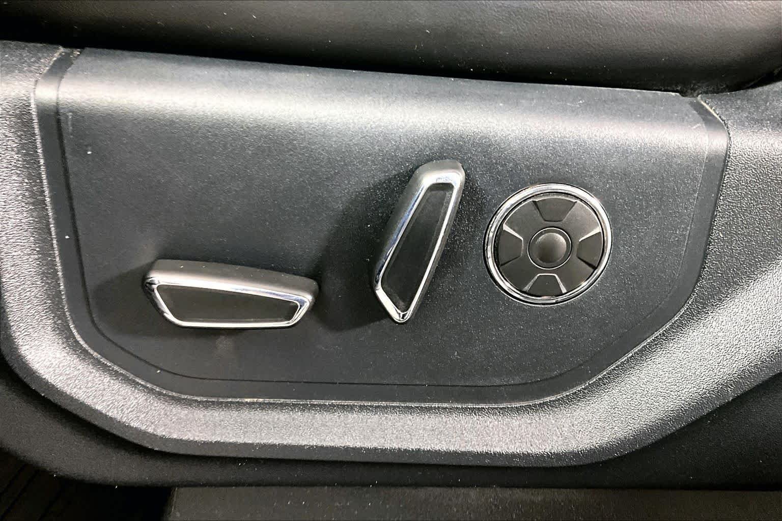 Used 2020 Magnetic Metallic Ford Platinum image 58