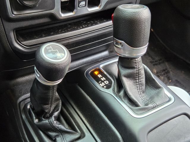 Used 2023  Jeep Sport S image 17