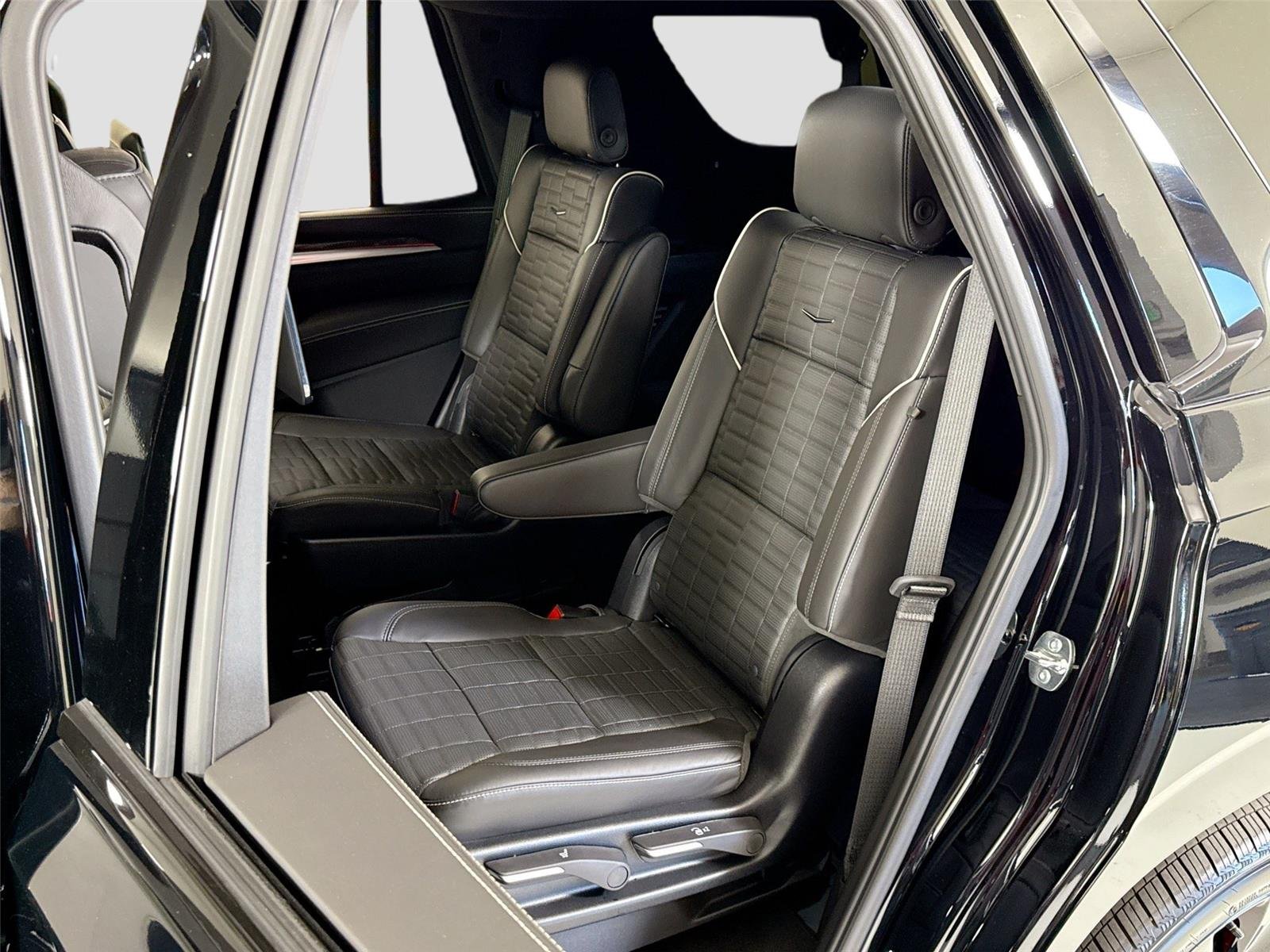 Used 2026 Black Raven Cadillac AWD V-Series | ONYX Pkg | Heated/Vented Seats image 26