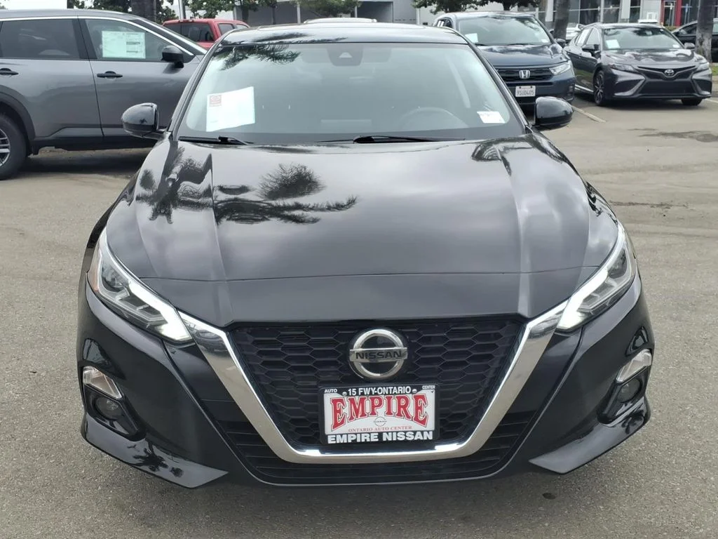 Certified Used 2022 Black Nissan 2.5 SL image 3