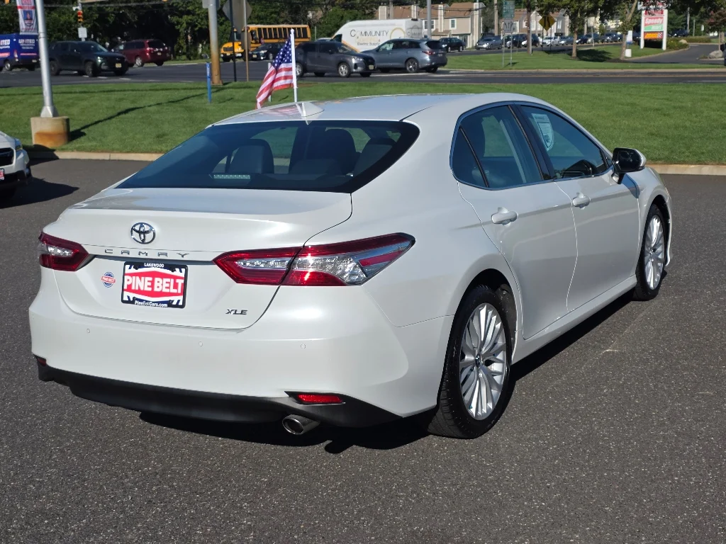 2018 Toyota Camry XLE - Photo 16