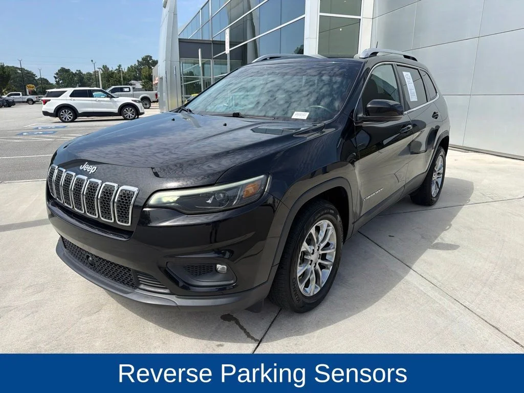 Certified Used 2021 Diamond Black Jeep Latitude Lux image 4