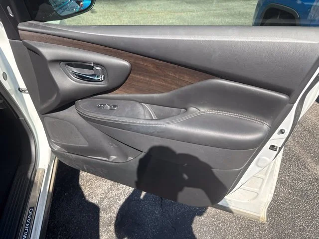 Used 2023 White Nissan Platinum image 23