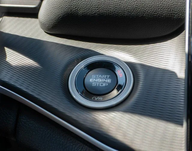 New 2026 Diamond Black Crystal Pearlcoat Jeep Laredo X image 23