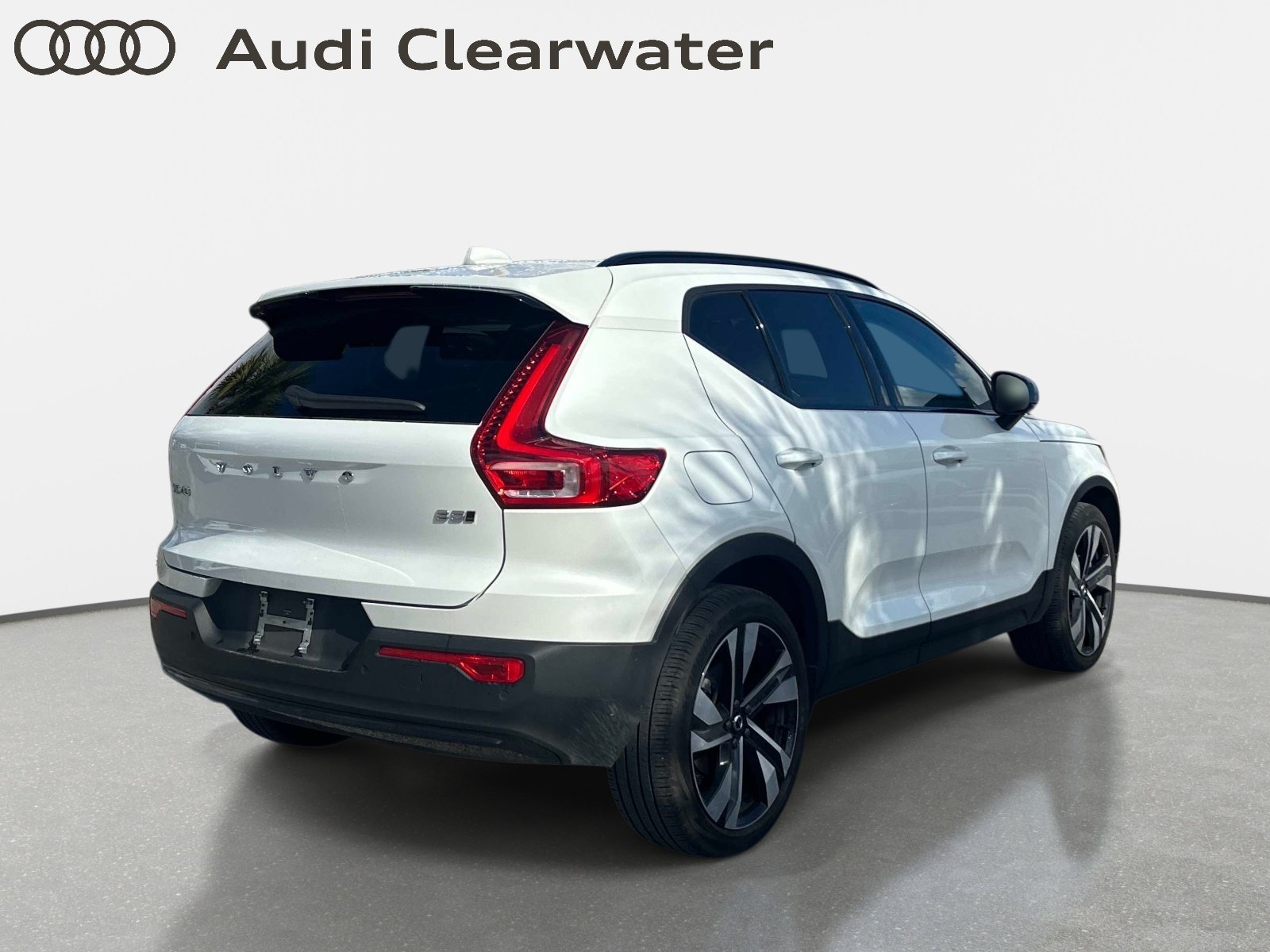Used 2023 Crystal White Volvo Plus Dark Theme image 3